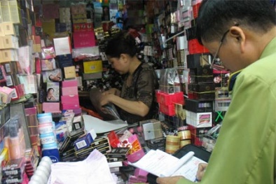 Trang điểm “chuyên nghiệp” nhưng dùng mỹ phẩm nhái, giả